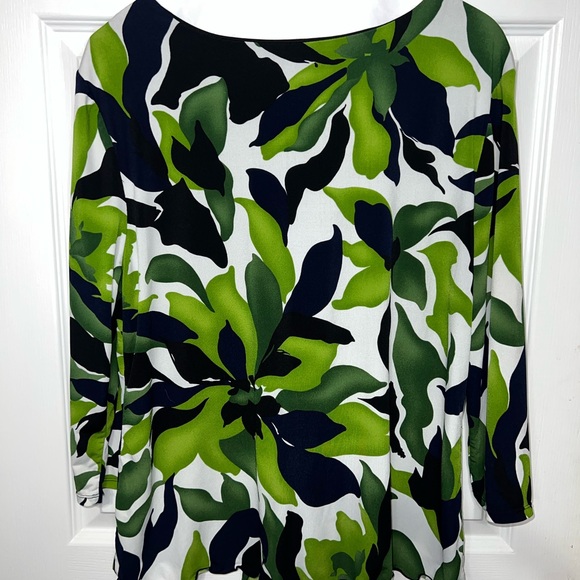 NWOT❗️CATO Blouse Women Green Floral V-Neck - Picture 3 of 4